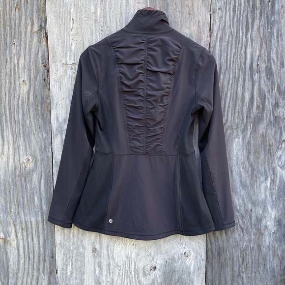SOLD Lululemon Black Lined Zip Up Ruched Back Panel Jacket - Picture 5 of 10
